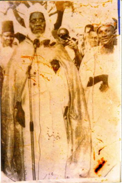 Baye  prononçant  le  sermon  du  Vendredi